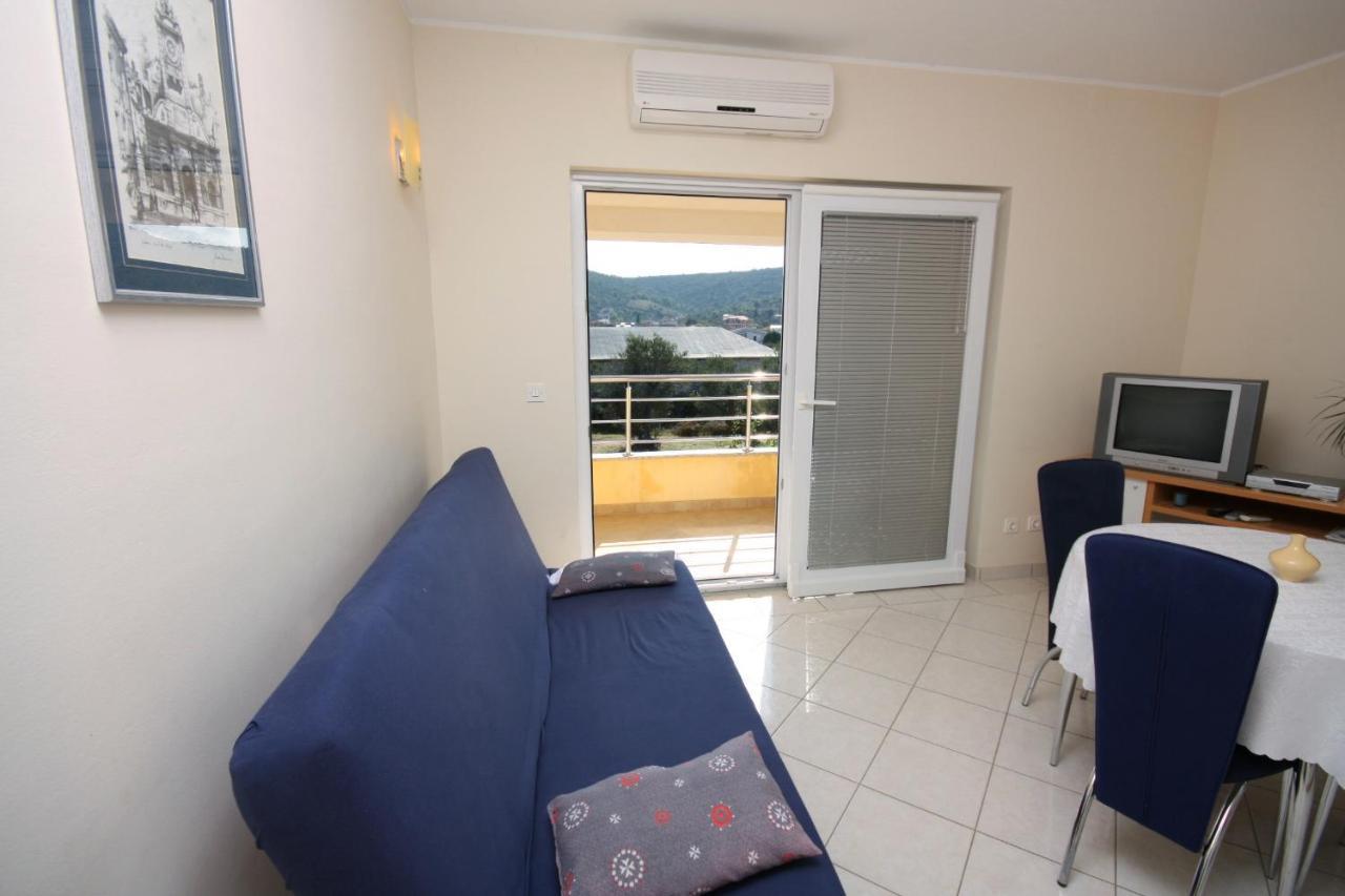 Apartments By The Sea Vinisce, Trogir - 5229 Exteriér fotografie