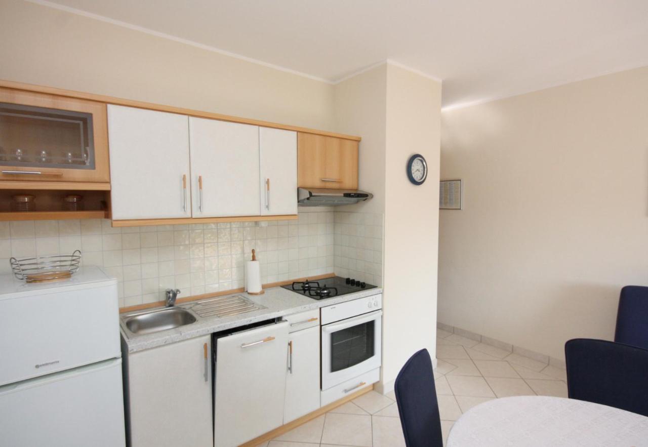 Apartments By The Sea Vinisce, Trogir - 5229 Exteriér fotografie