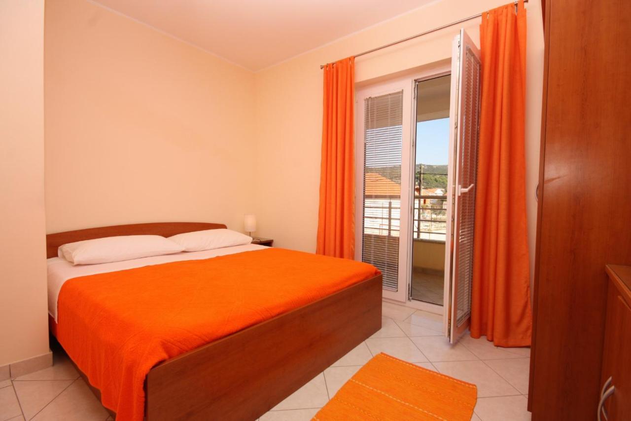 Apartments By The Sea Vinisce, Trogir - 5229 Exteriér fotografie